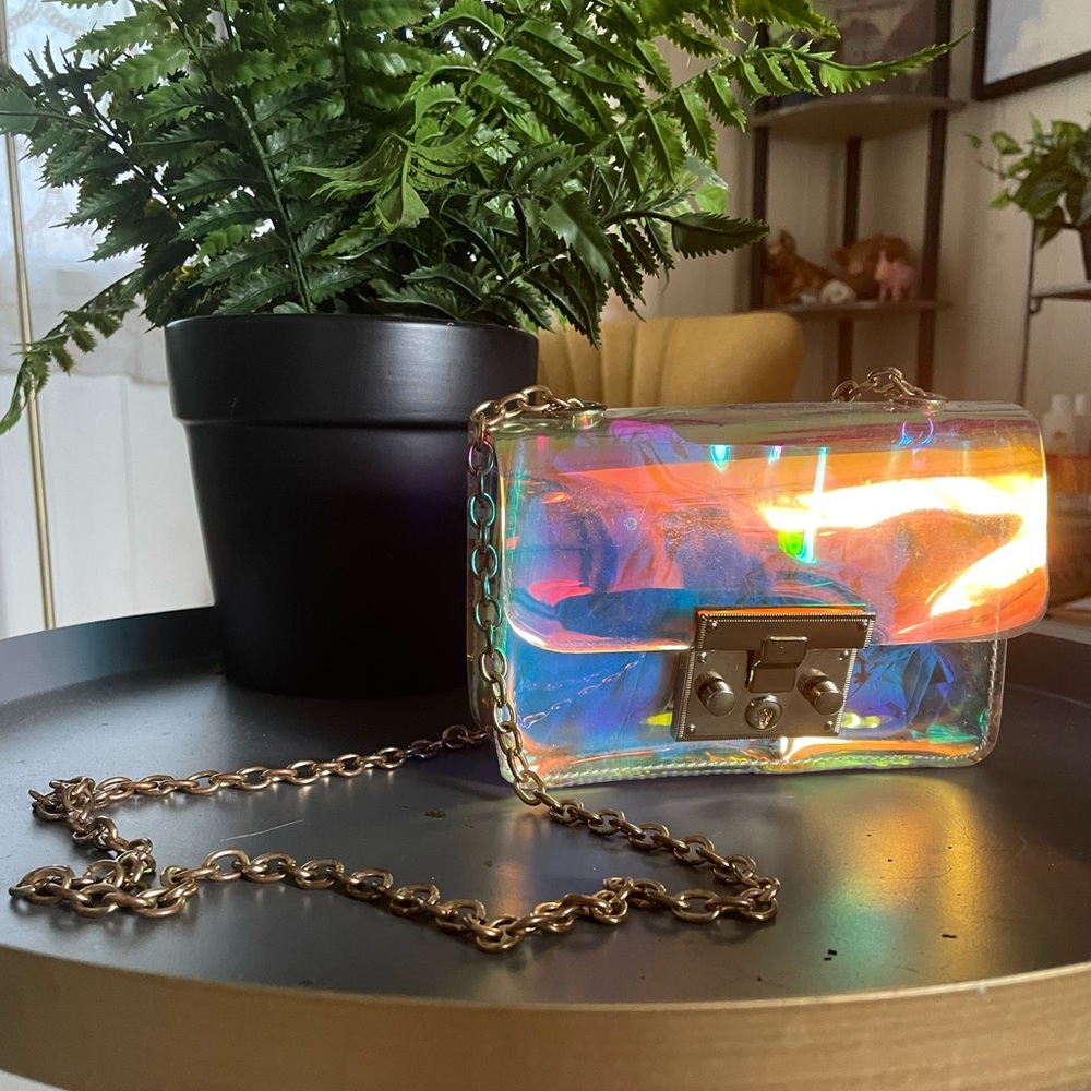 Super fun holographic mini crossbody!🌈
